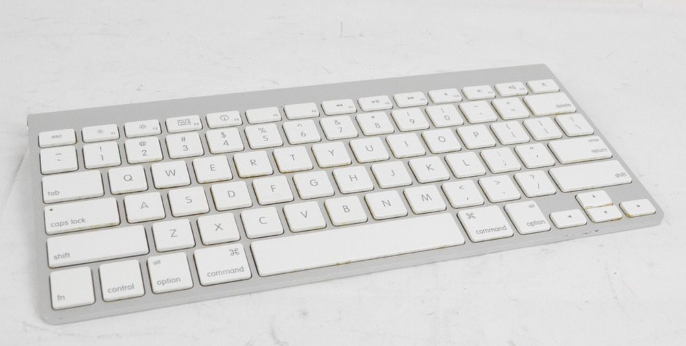 Apple A1314 Magic Keyboard Bluetooth Wireless Aluminum White